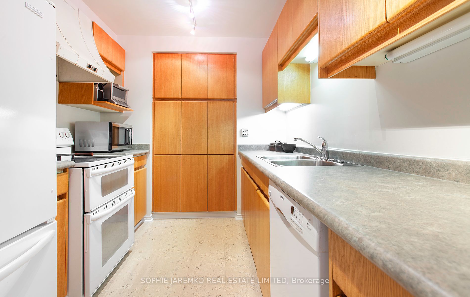 160 Frederick St, #706