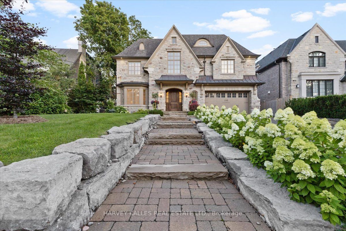 153 Sandringham Dr