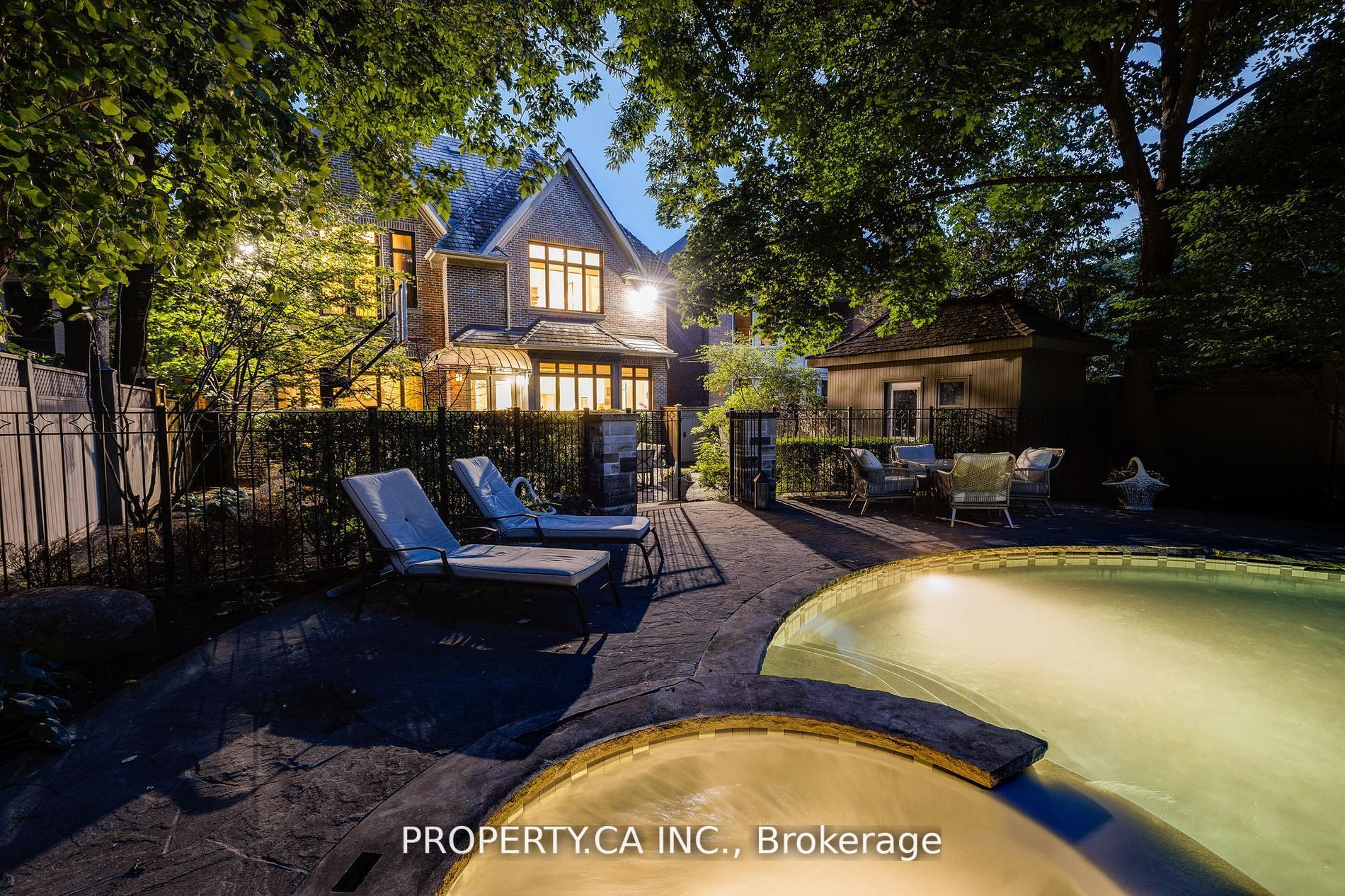 16 Delavan Ave