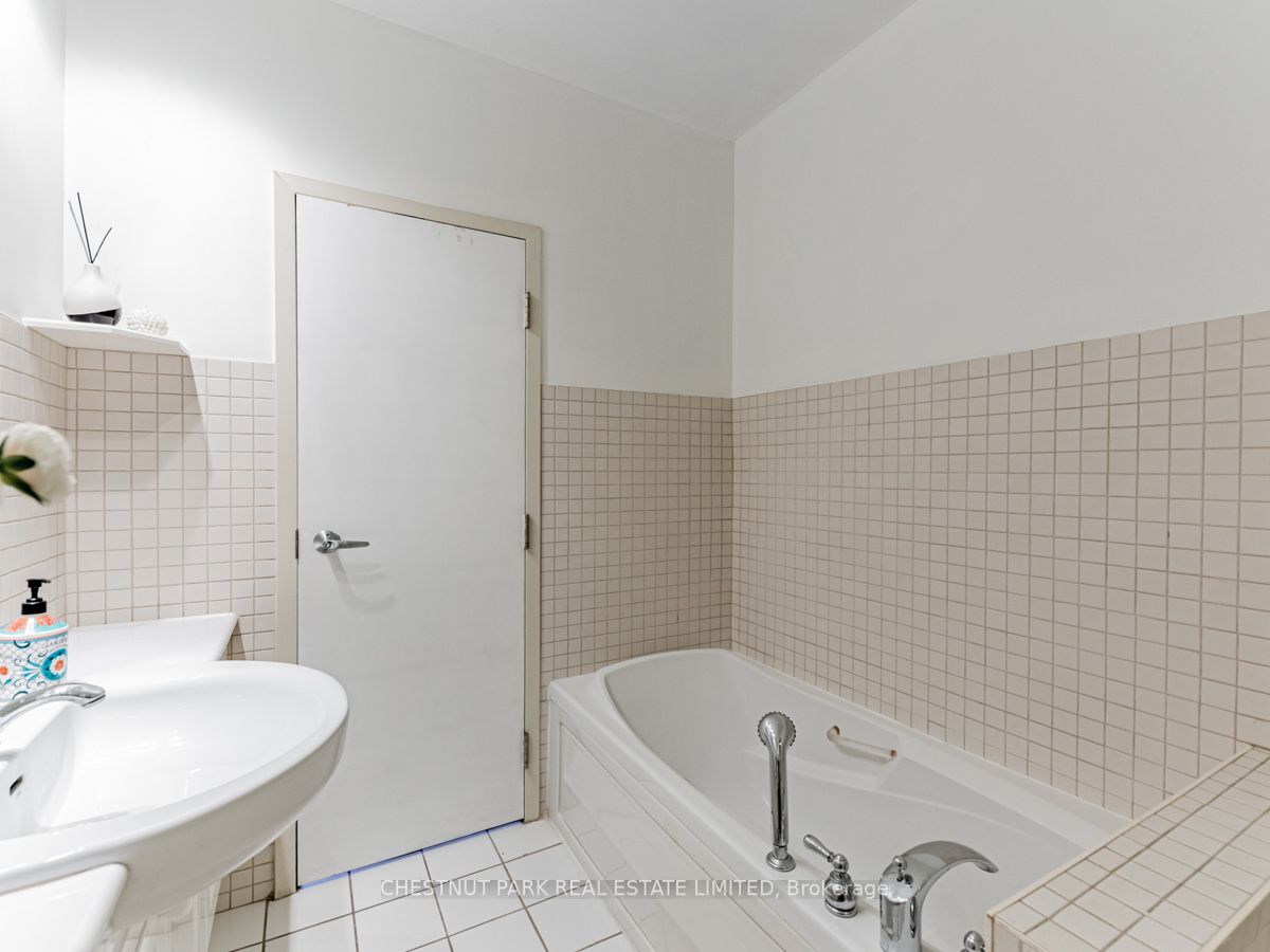 336 Davenport Rd, #301R