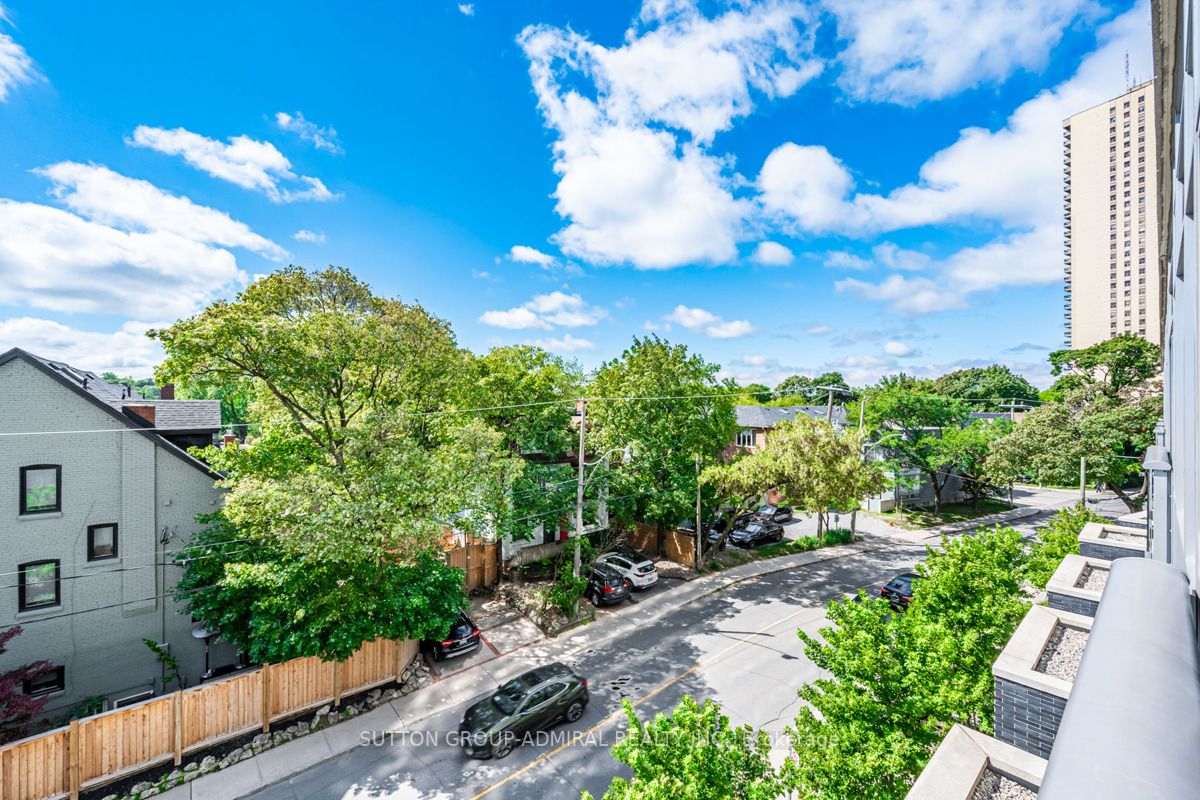 58 Orchard View Blvd, #306