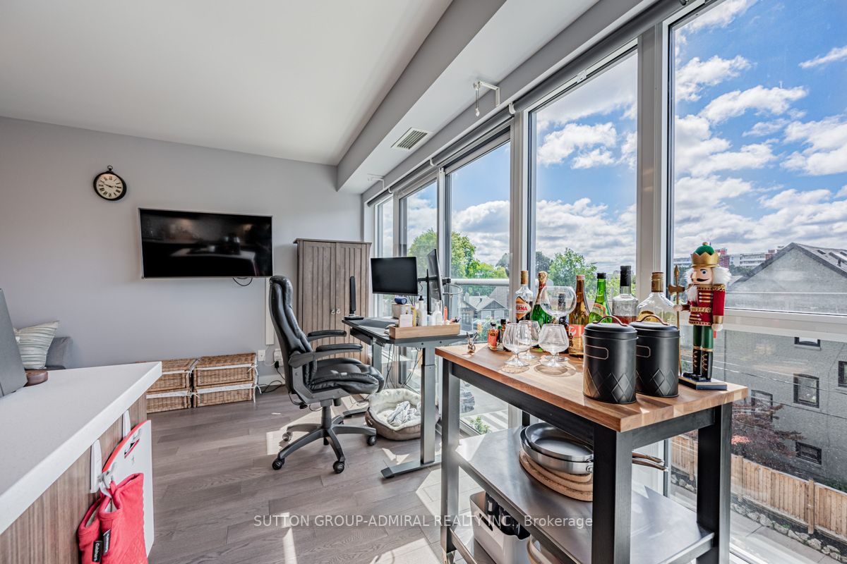 58 Orchard View Blvd, #306