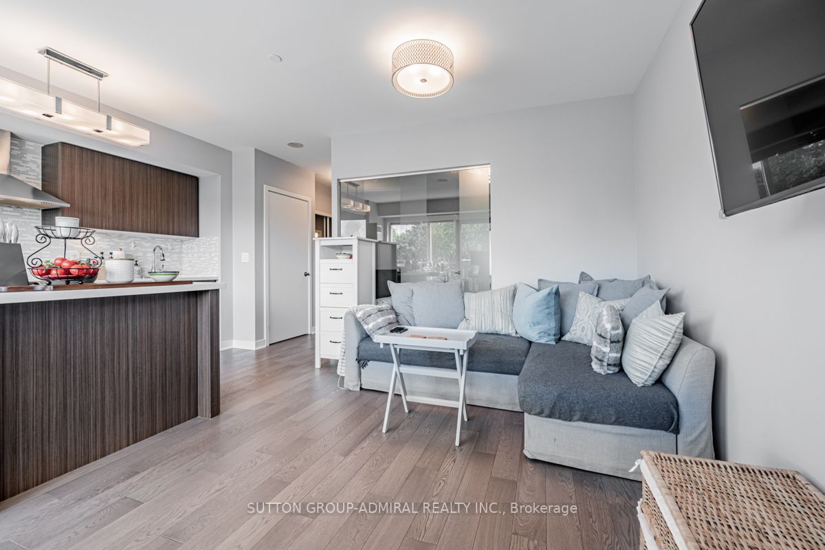 58 Orchard View Blvd, #306