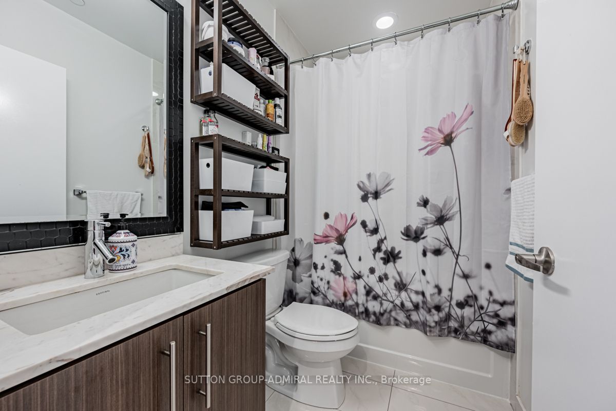 58 Orchard View Blvd, #306