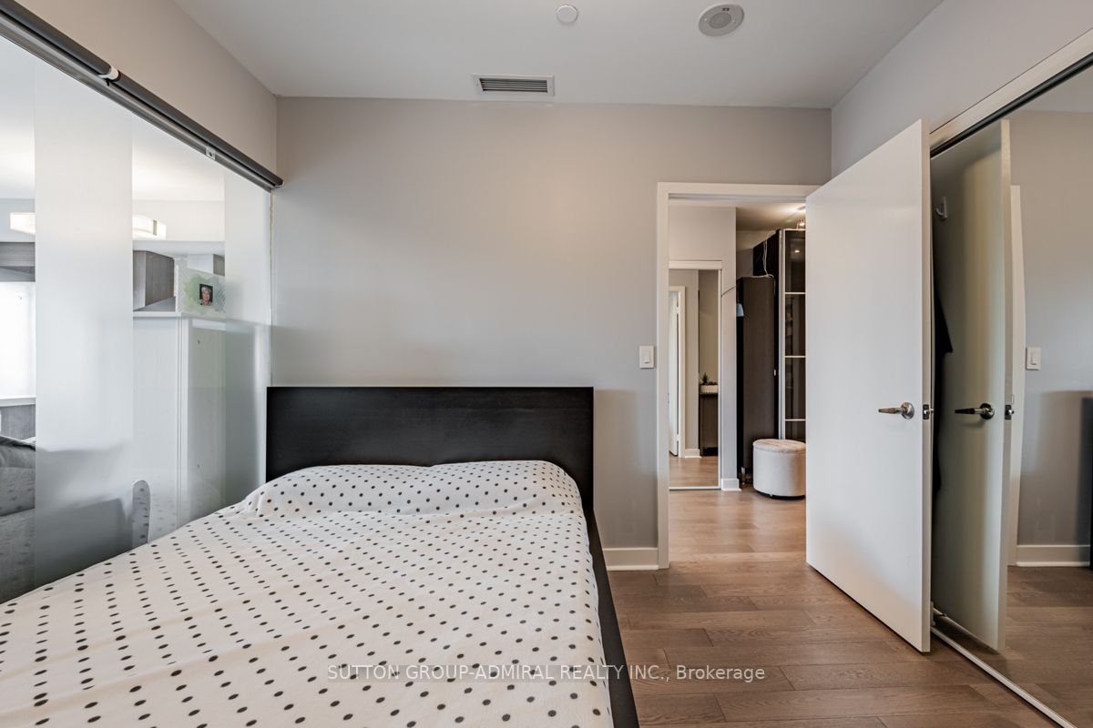 58 Orchard View Blvd, #306