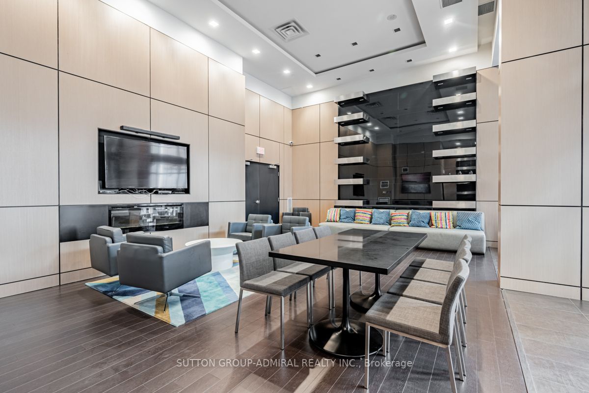 58 Orchard View Blvd, #306