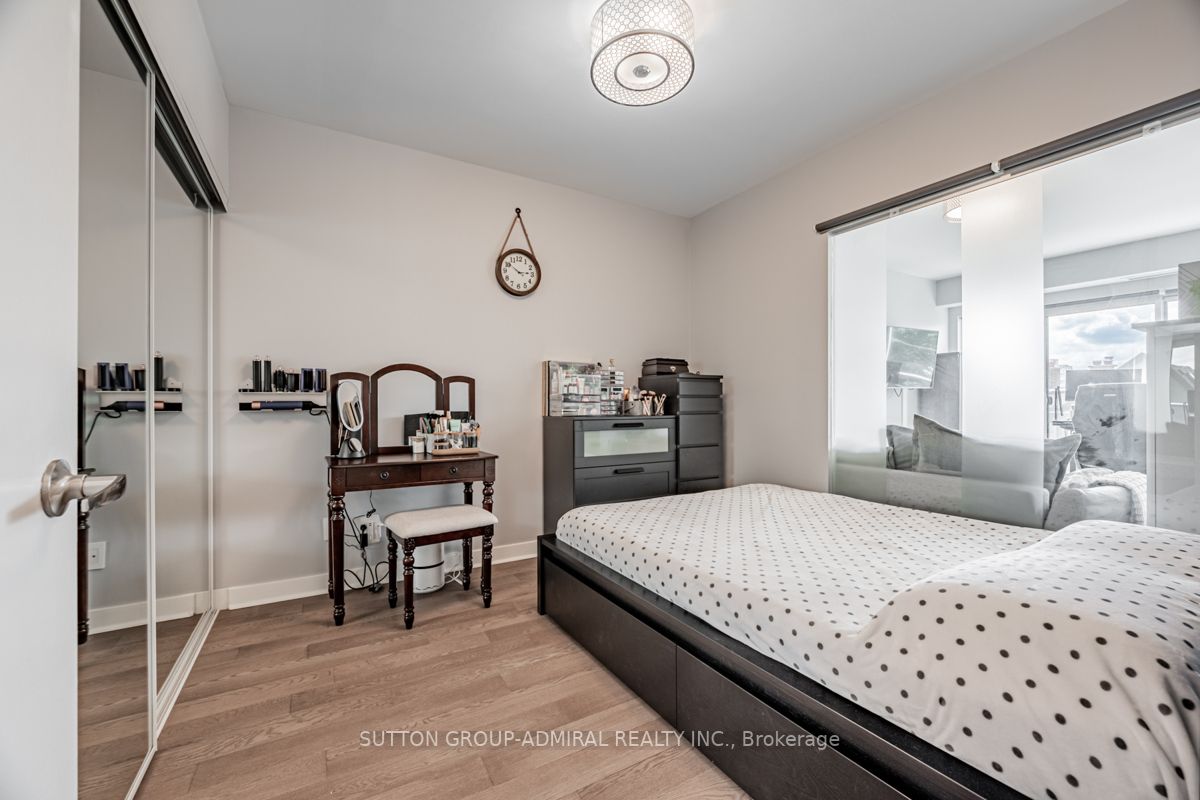 58 Orchard View Blvd, #306