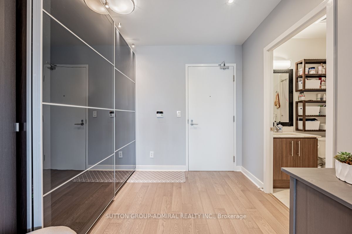 58 Orchard View Blvd, #306