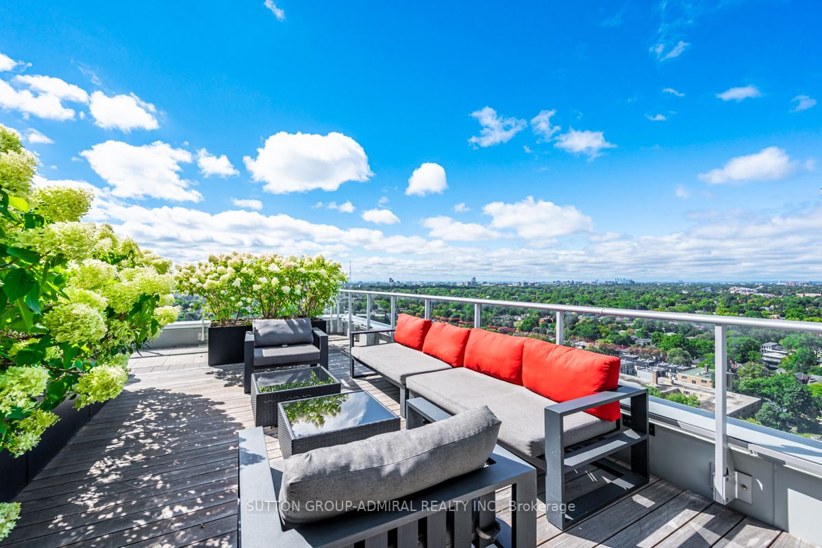 58 Orchard View Blvd, #306