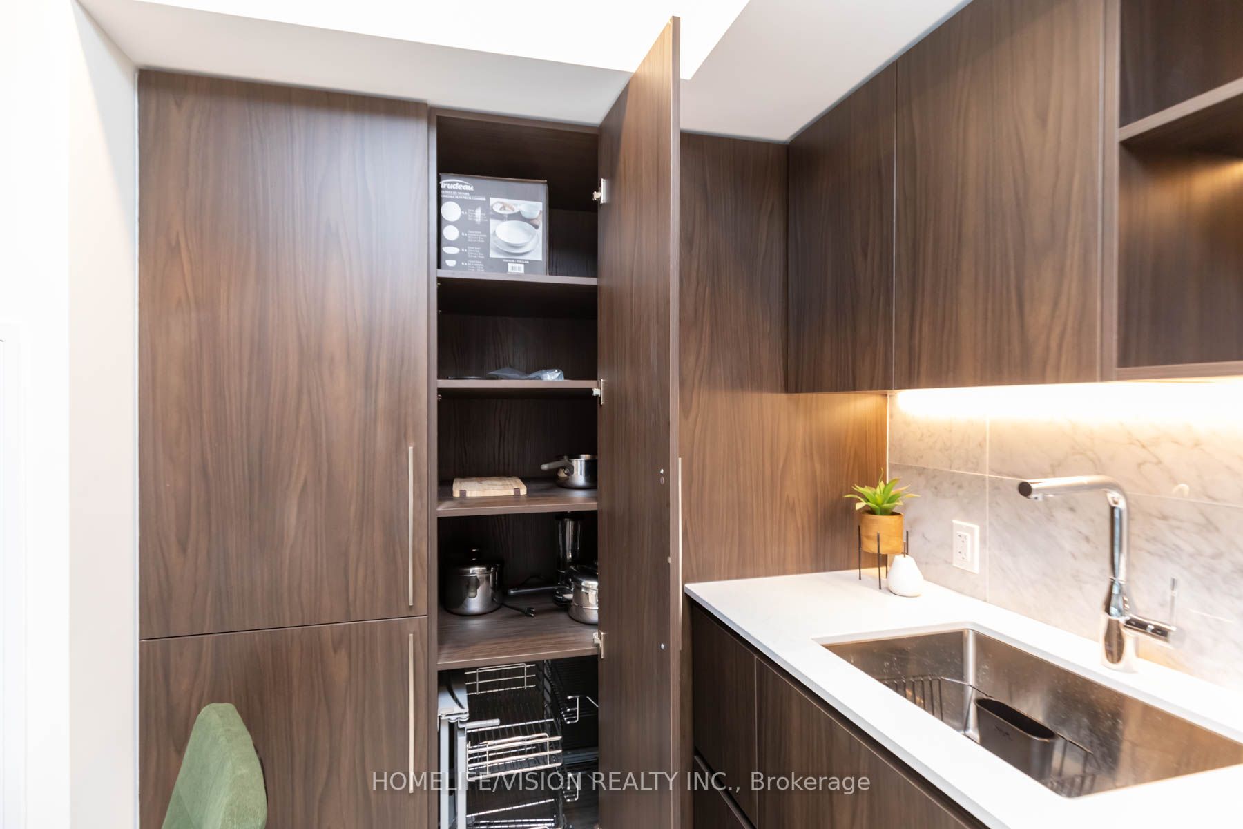 17 Bathurst Street, #603