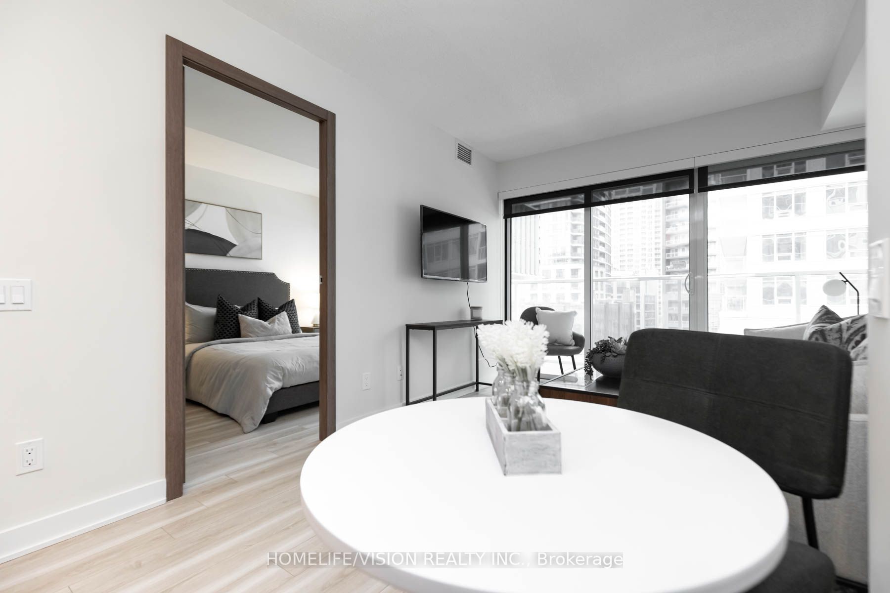 17 Bathurst Street, #603