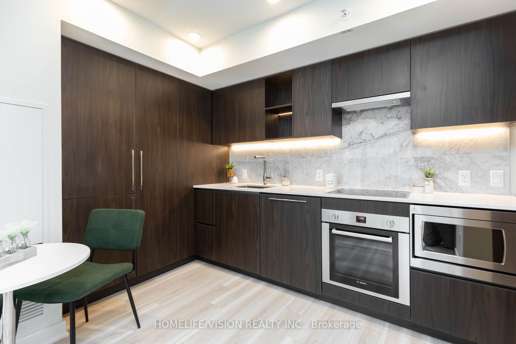 17 Bathurst Street, #603