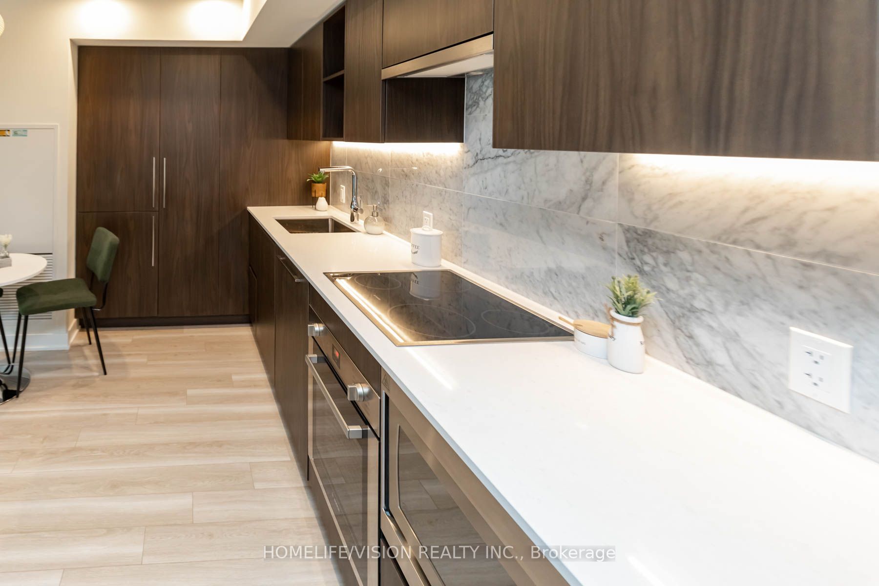 17 Bathurst Street, #603