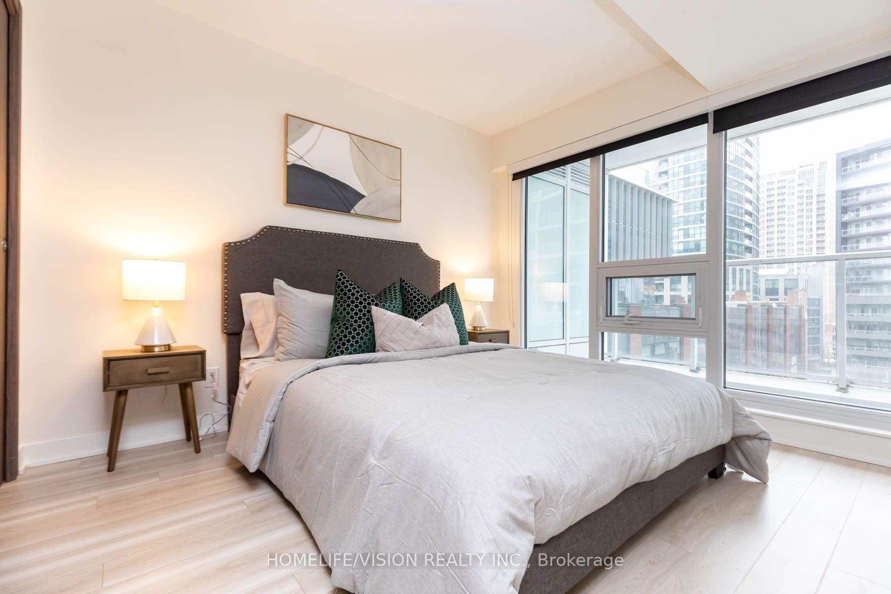 17 Bathurst Street, #603