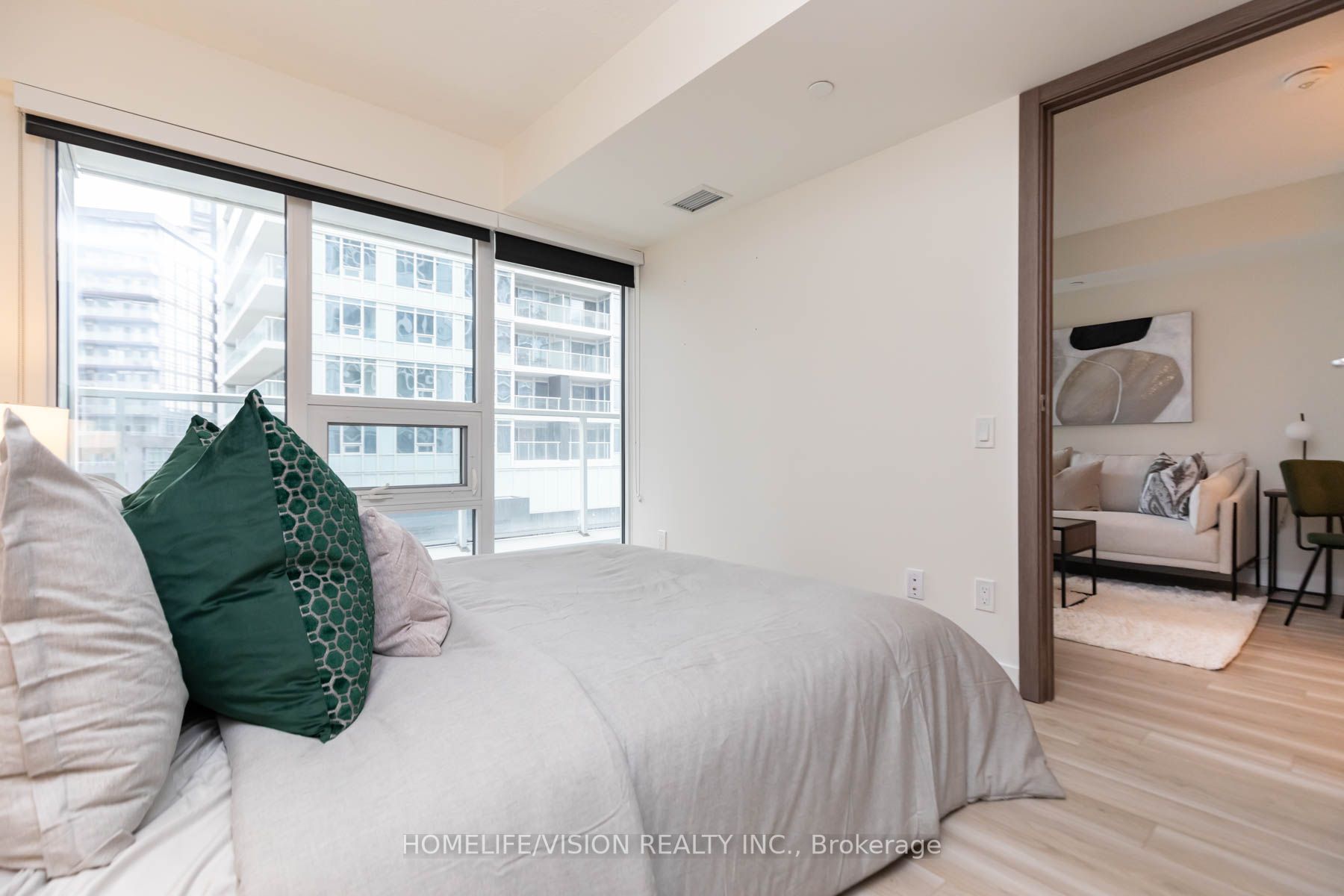 17 Bathurst Street, #603