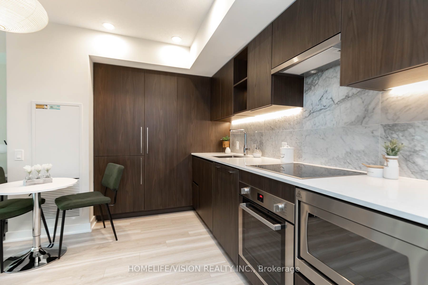17 Bathurst Street, #603