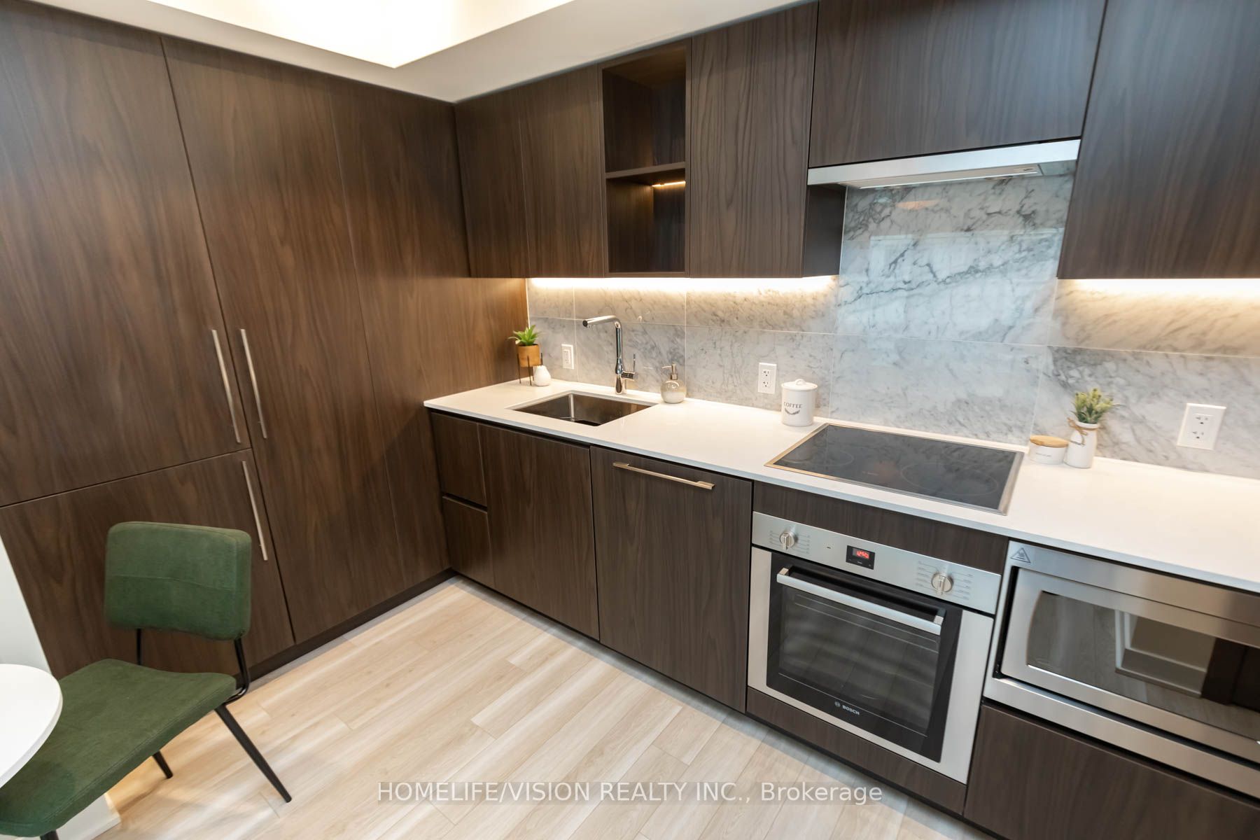 17 Bathurst Street, #603