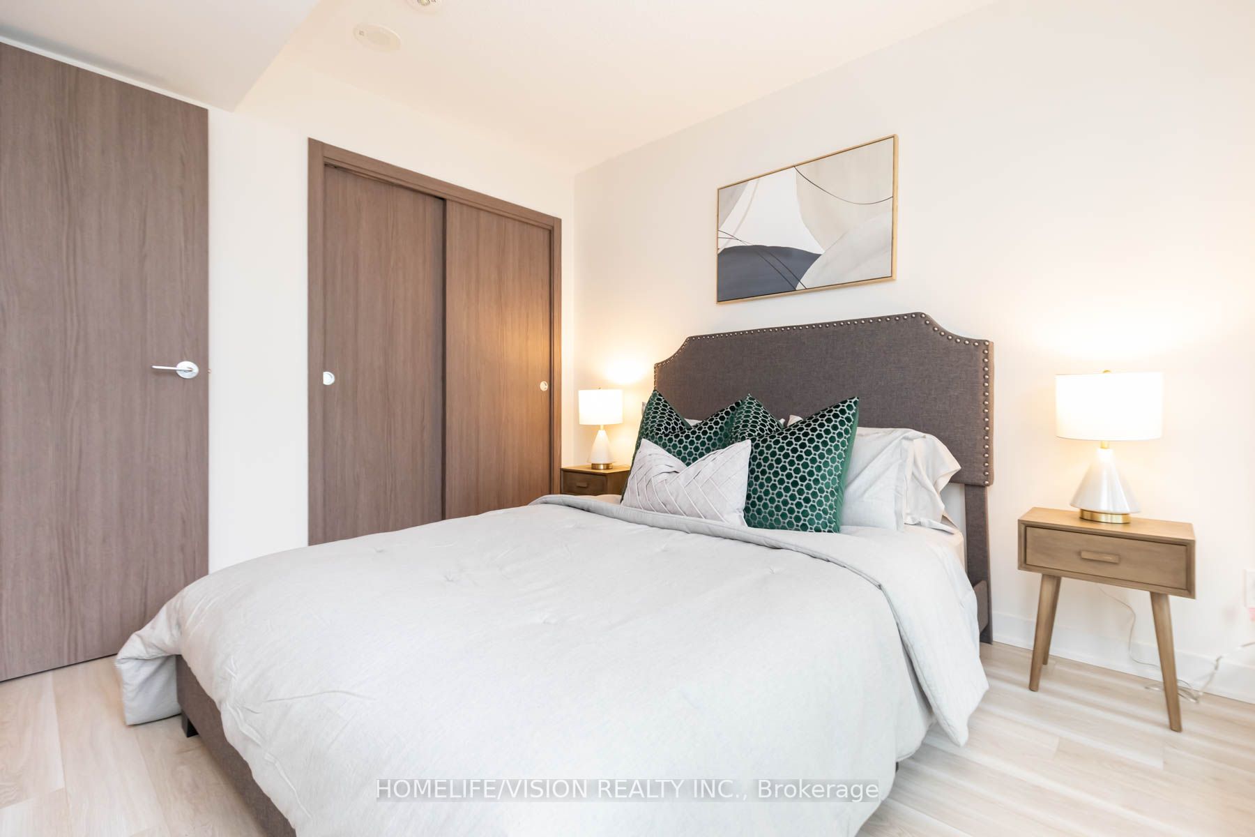 17 Bathurst Street, #603