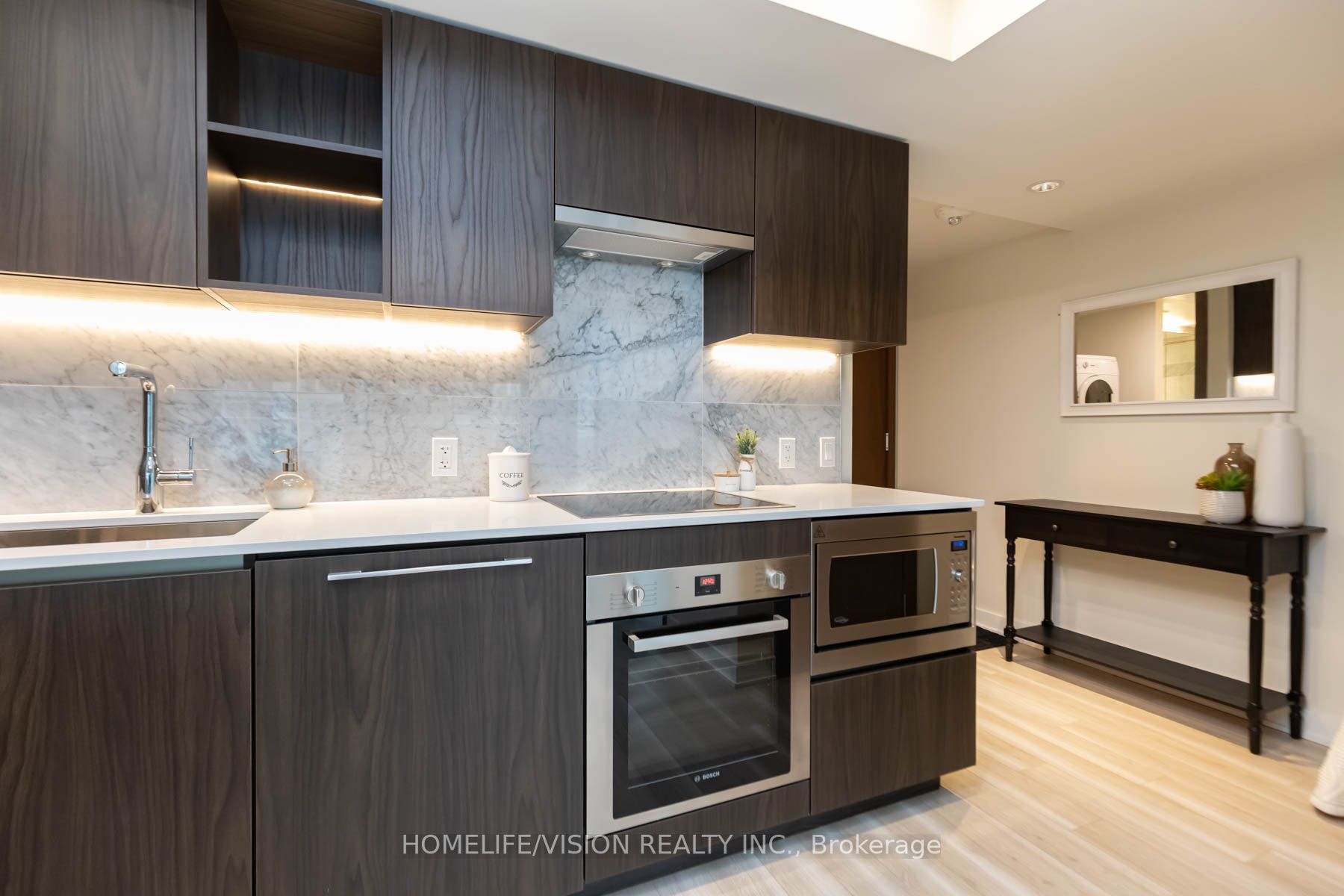 17 Bathurst Street, #603