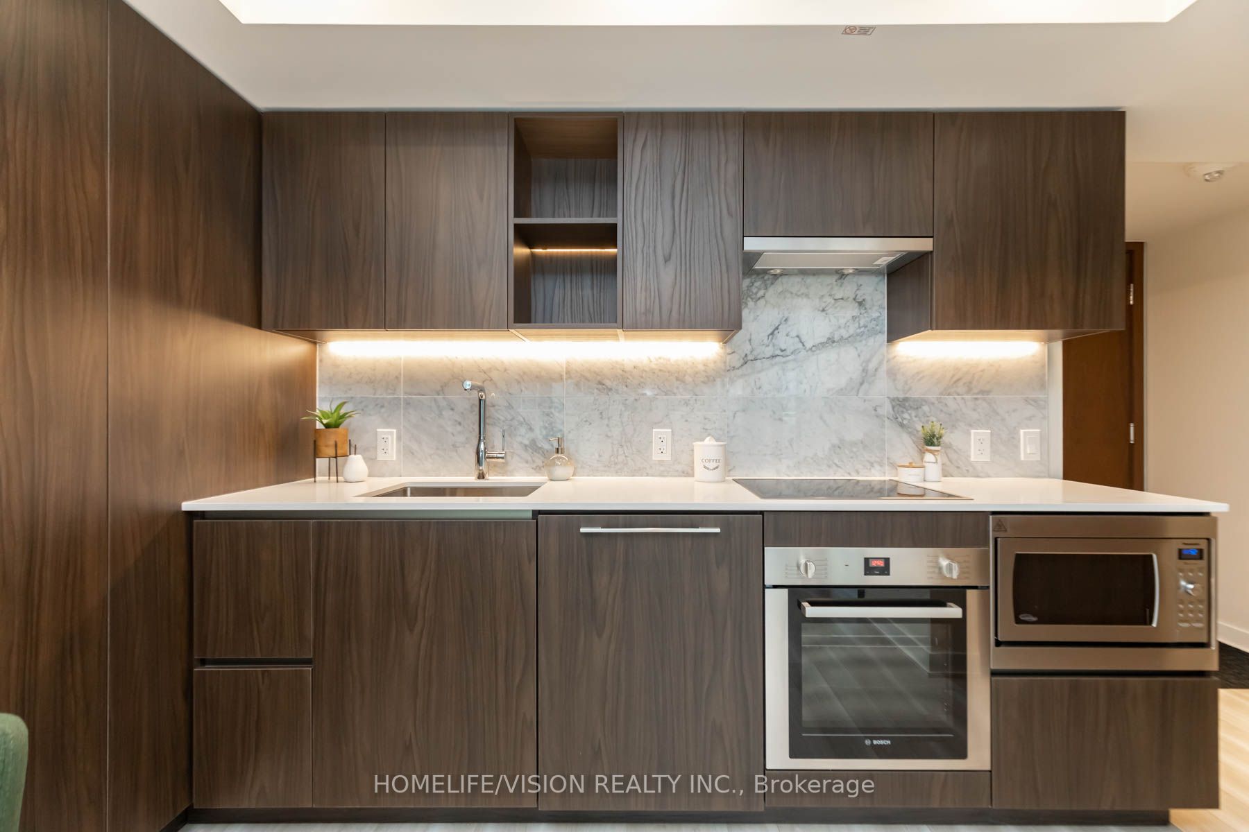 17 Bathurst Street, #603