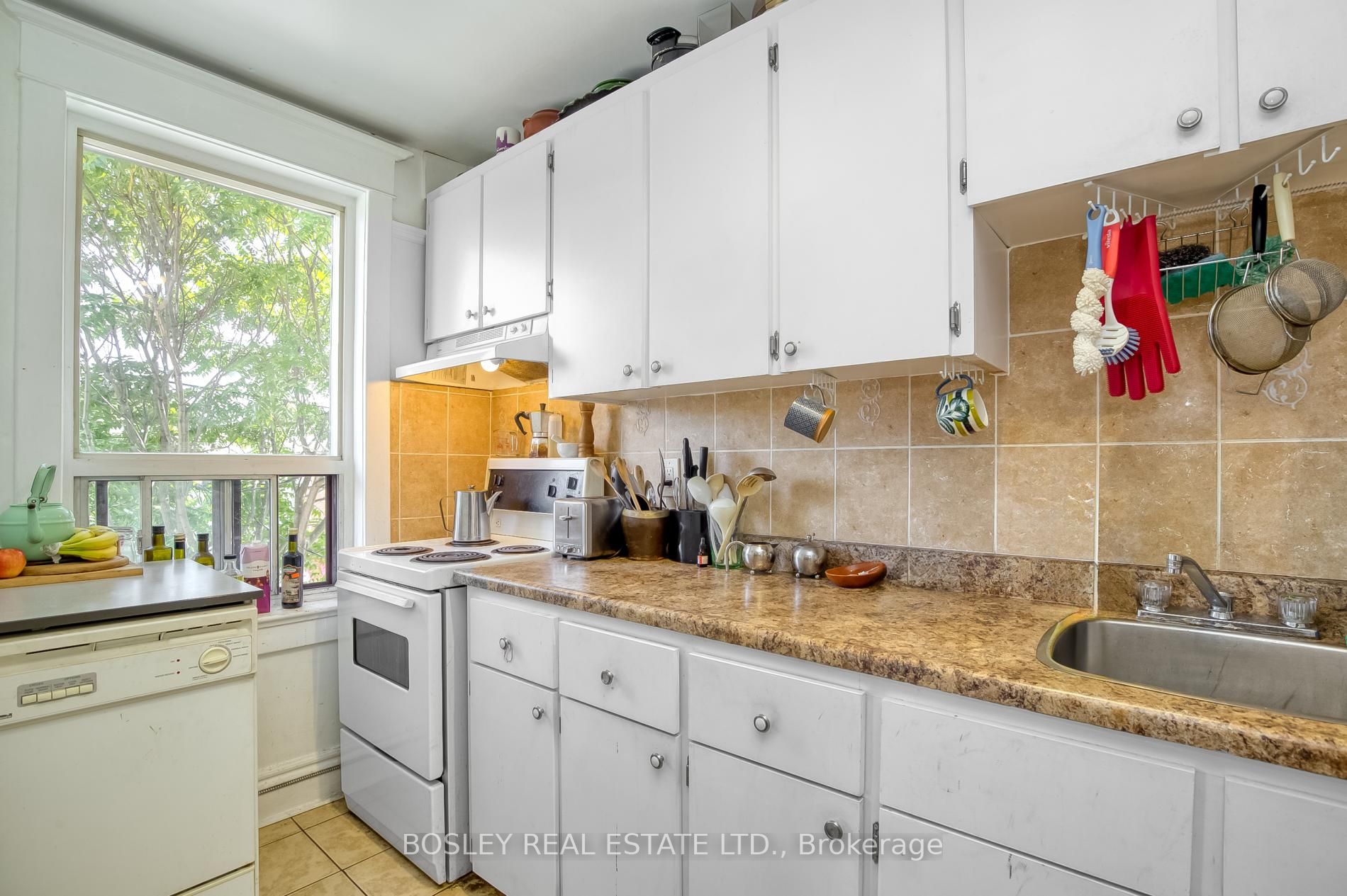 282 Ossington Ave