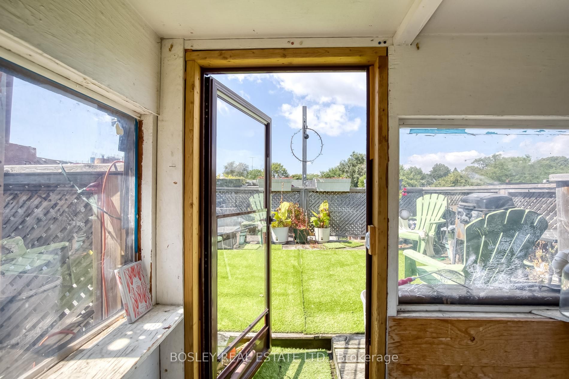 282 Ossington Ave