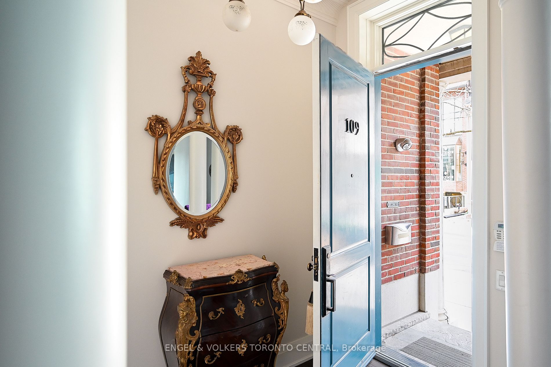 109 Scollard St