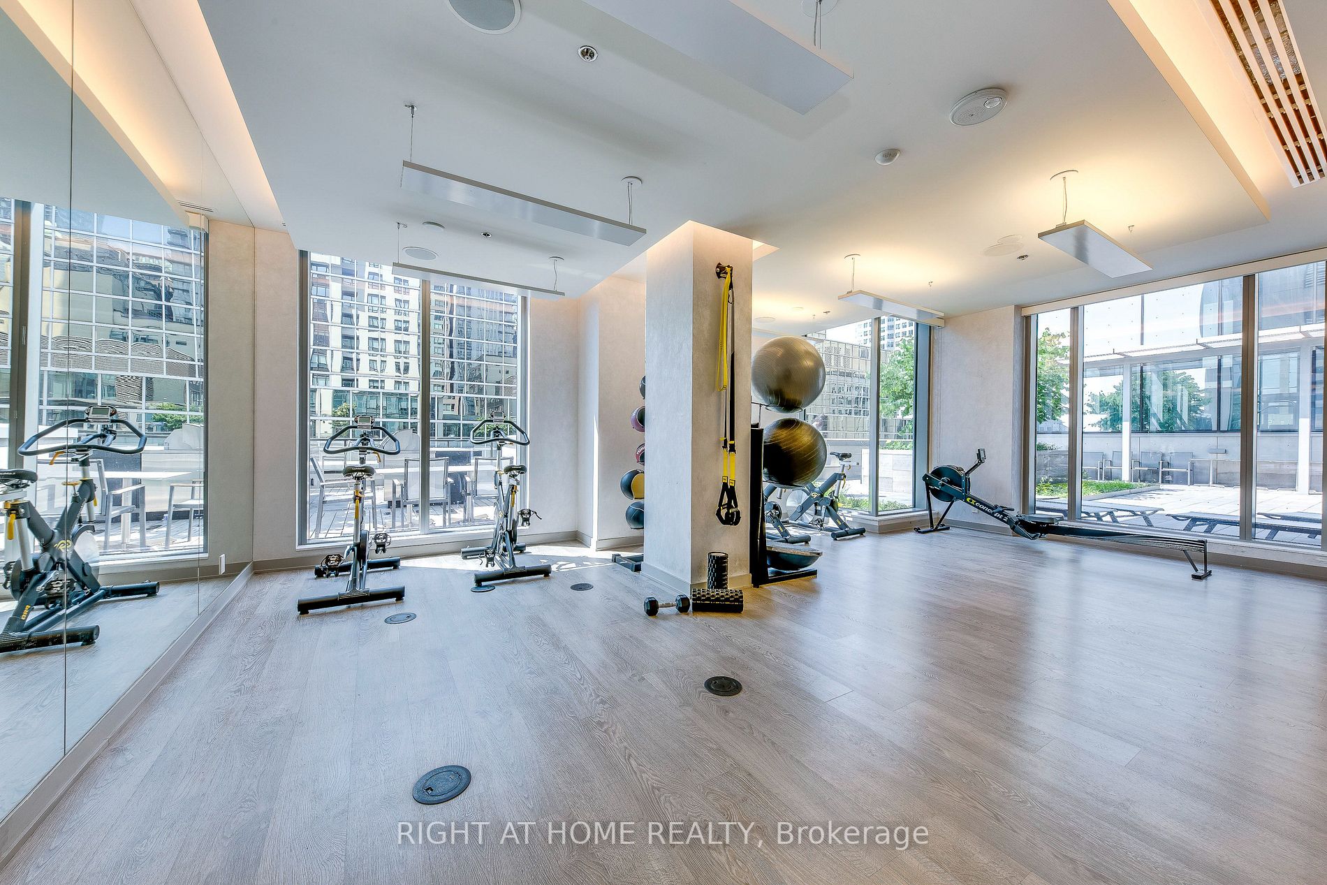 88 Scott St, #811