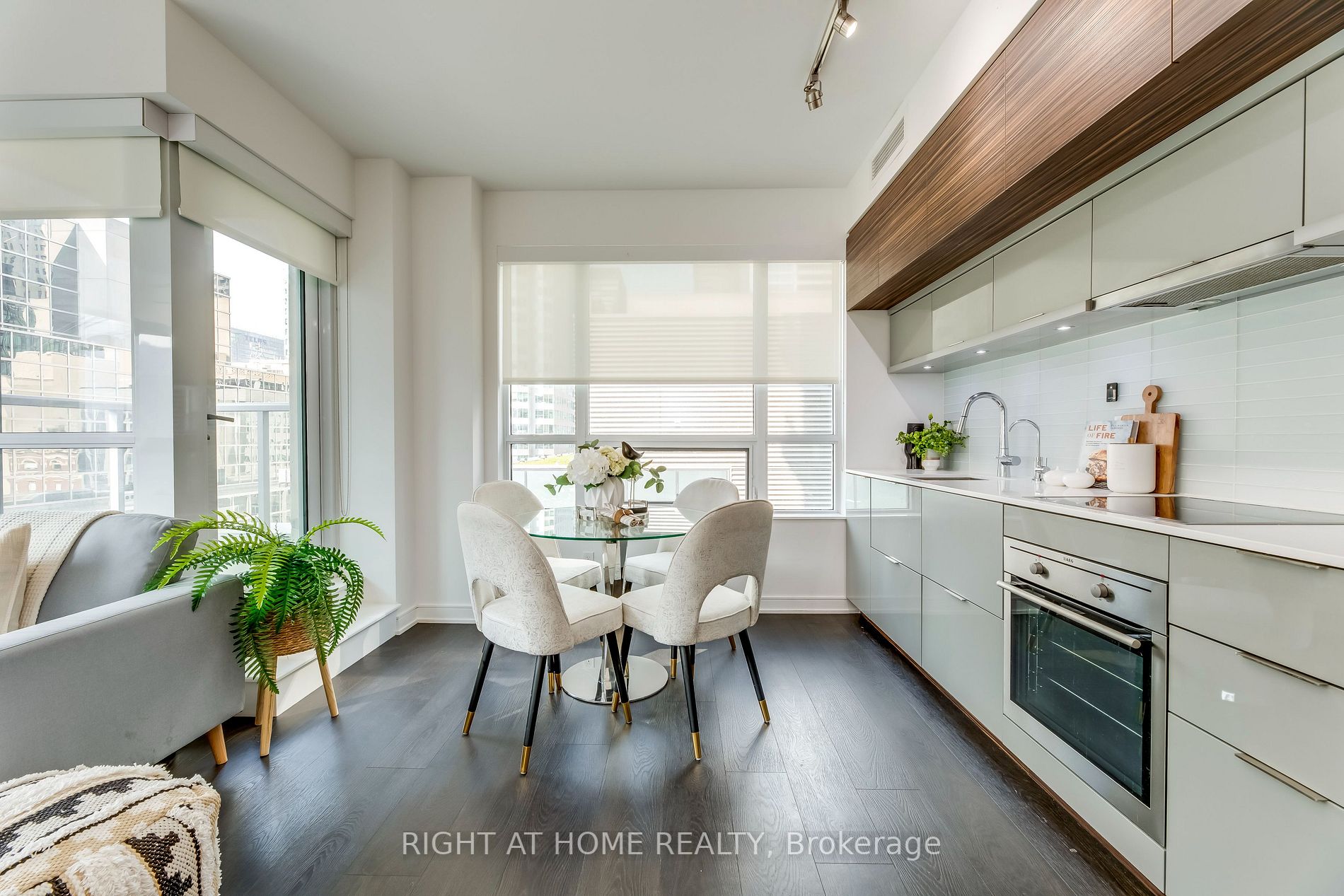 88 Scott St, #811