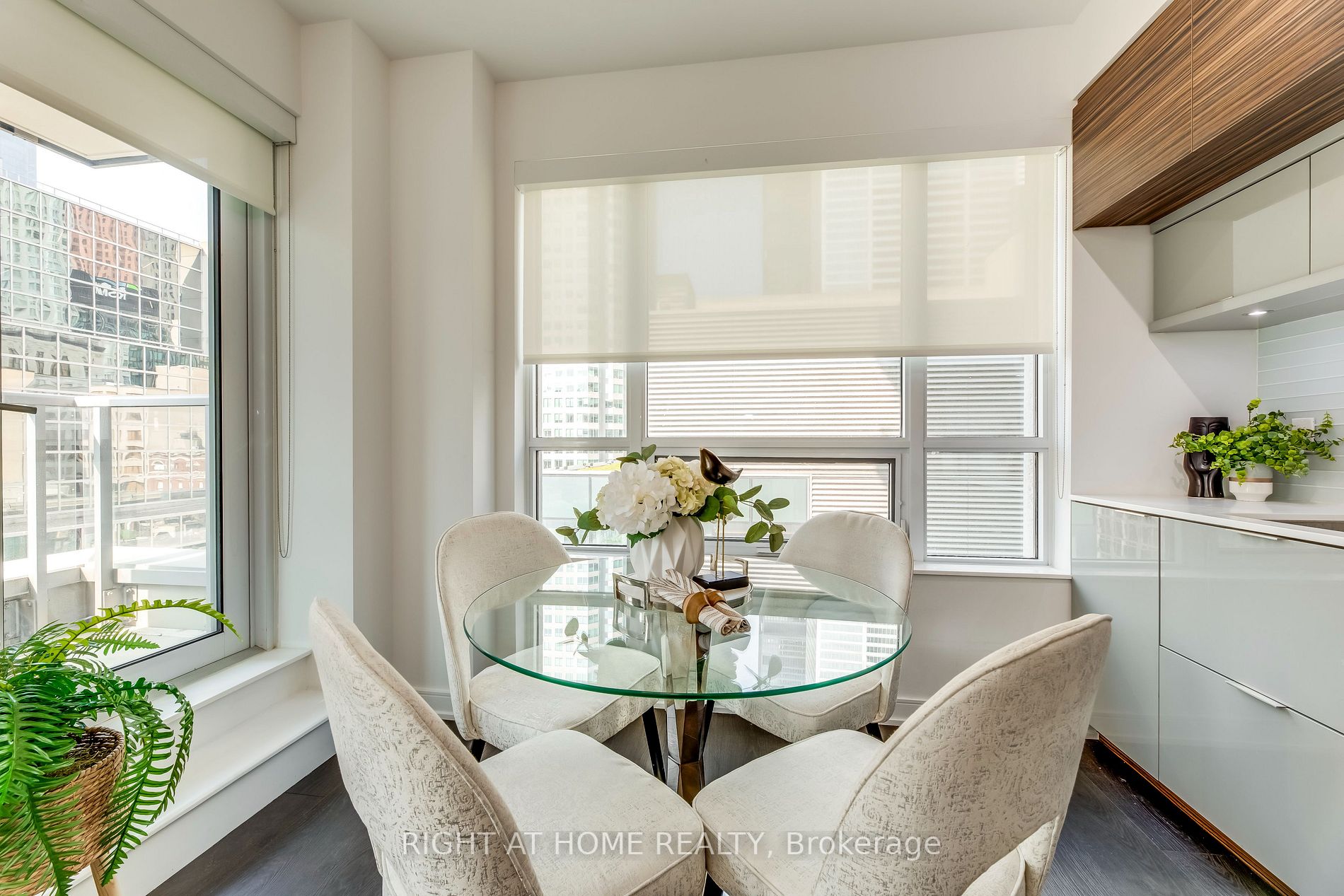 88 Scott St, #811