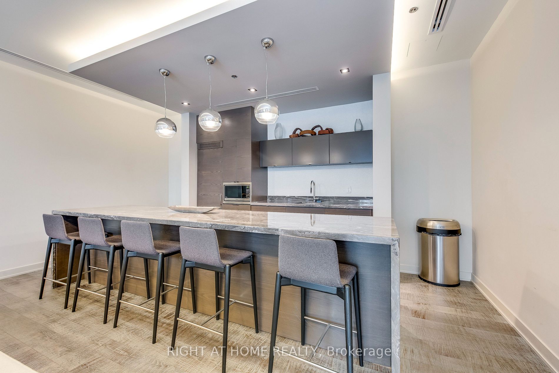 88 Scott St, #811
