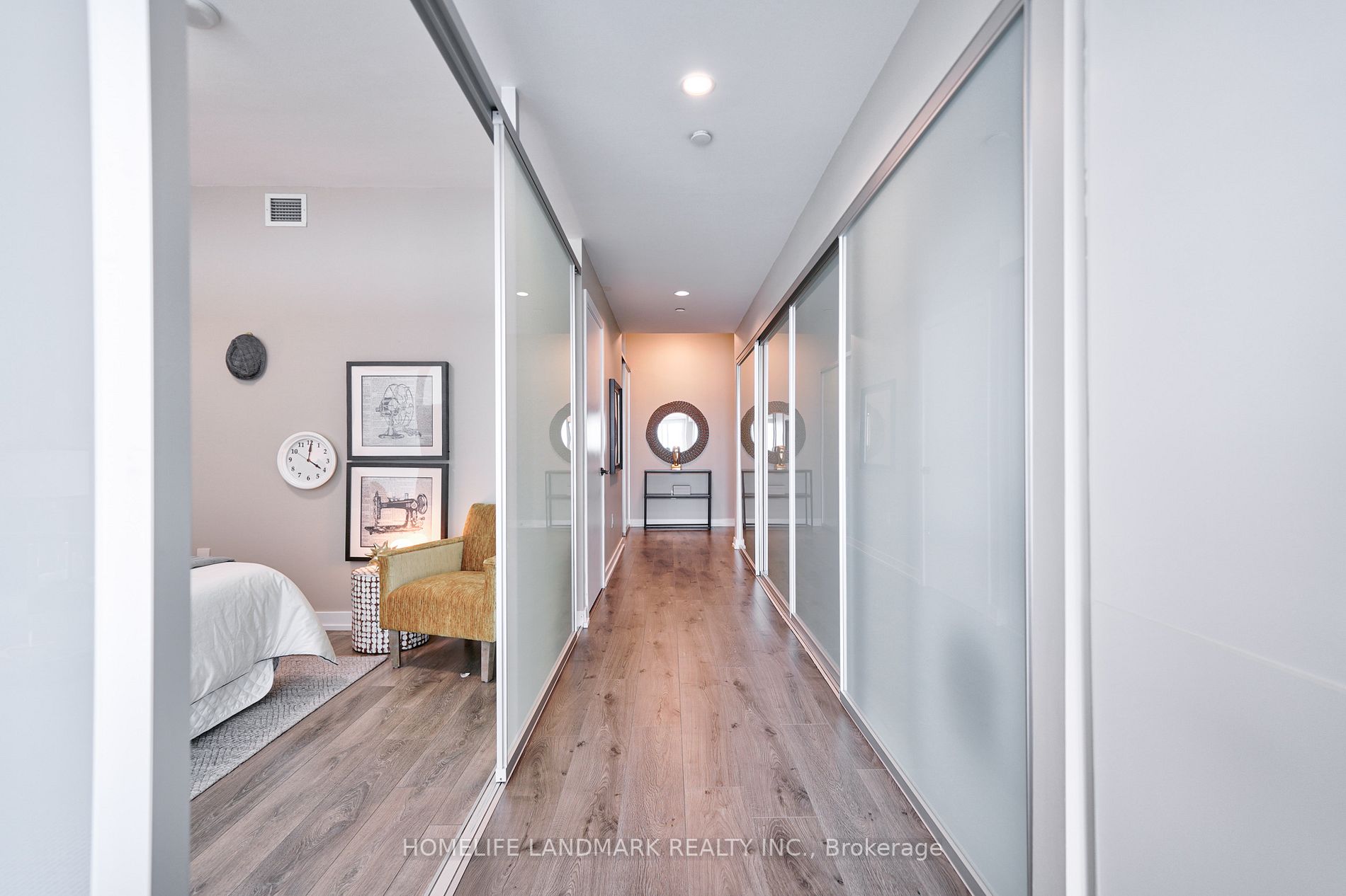 426 University Ave, #3201