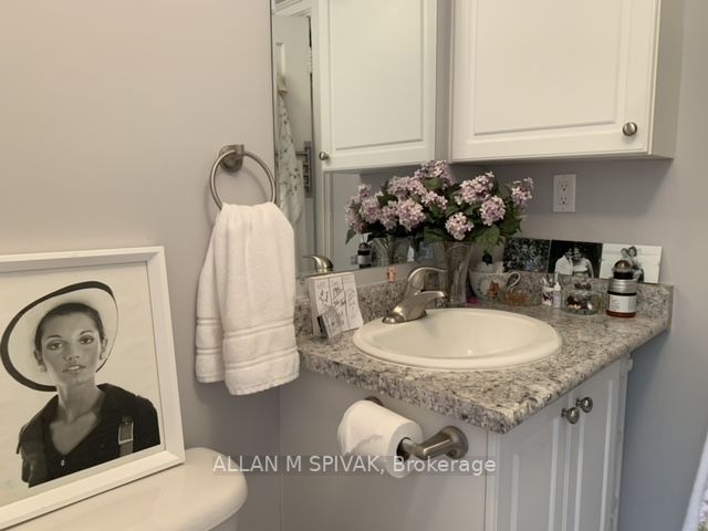 787 Spadina Rd, #N1