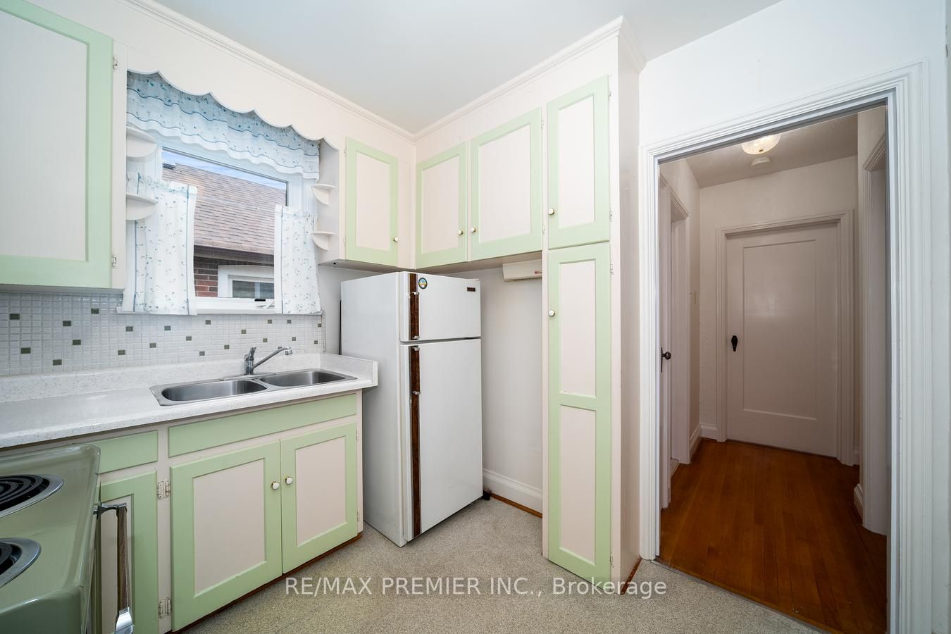 83 Randolph Rd