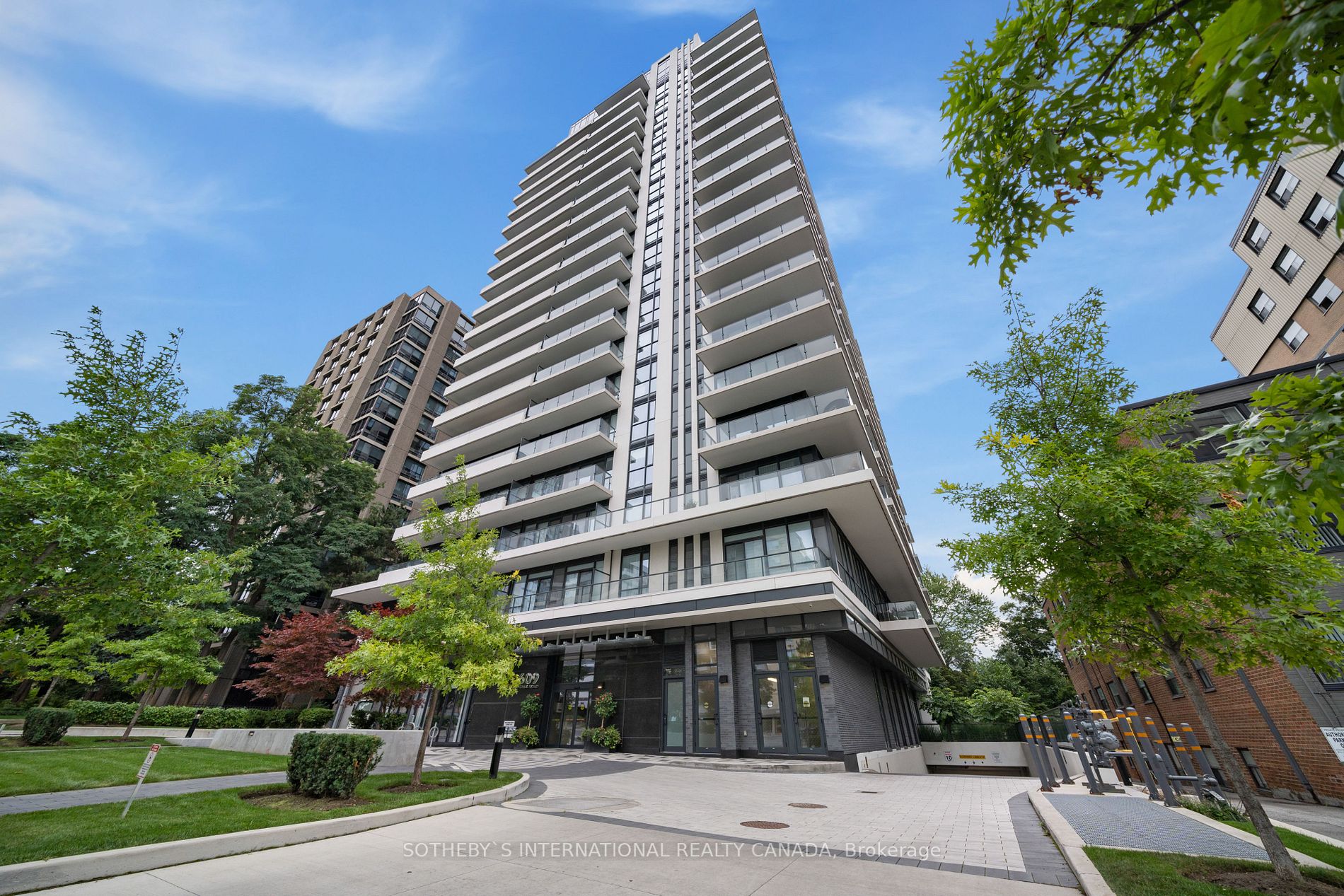 609 Avenue Rd, #1402