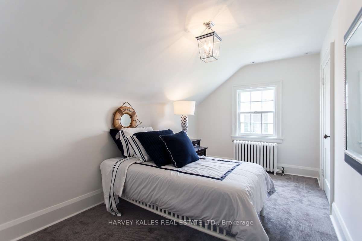 484 Russell Hill Rd