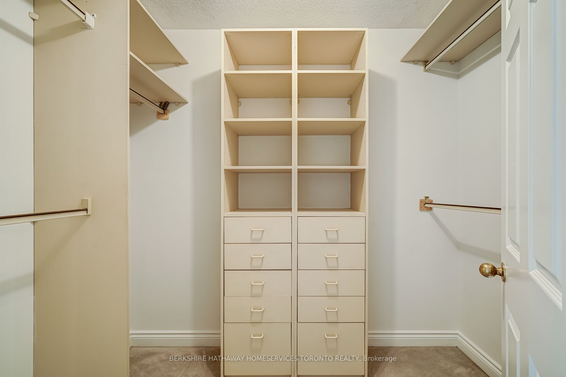 1177 Yonge St, #311
