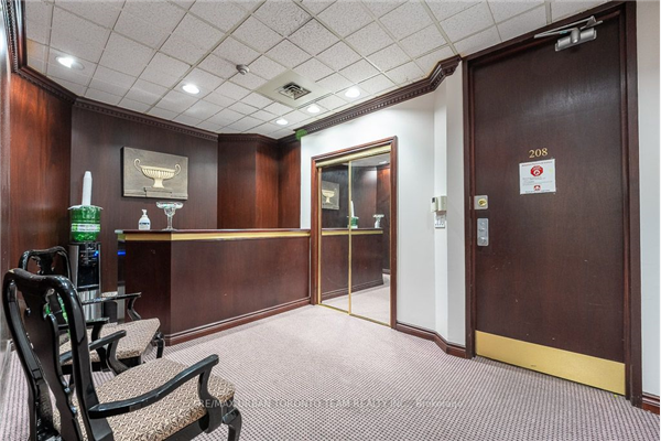 120 Carlton St, Toronto