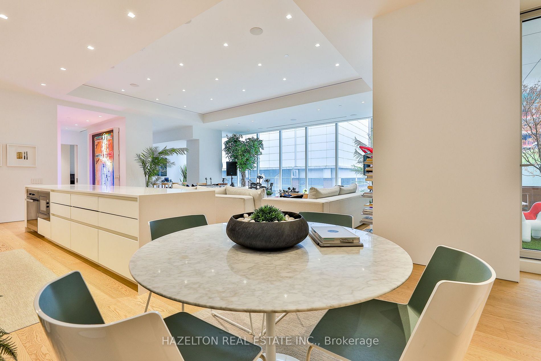 318 Richmond St W, #304