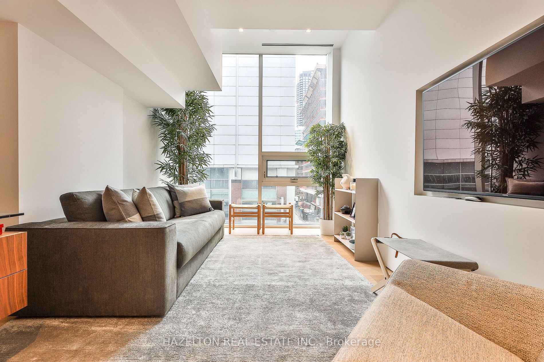 318 Richmond St W, #304