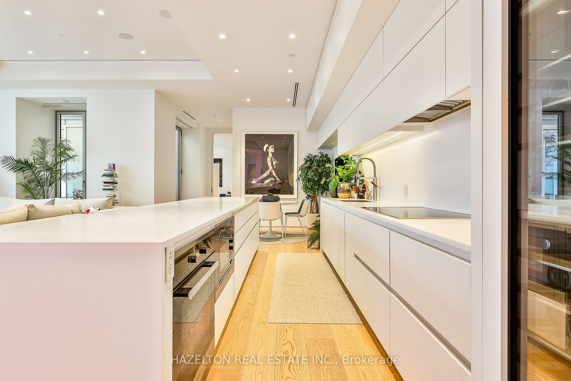 318 Richmond St W, #304