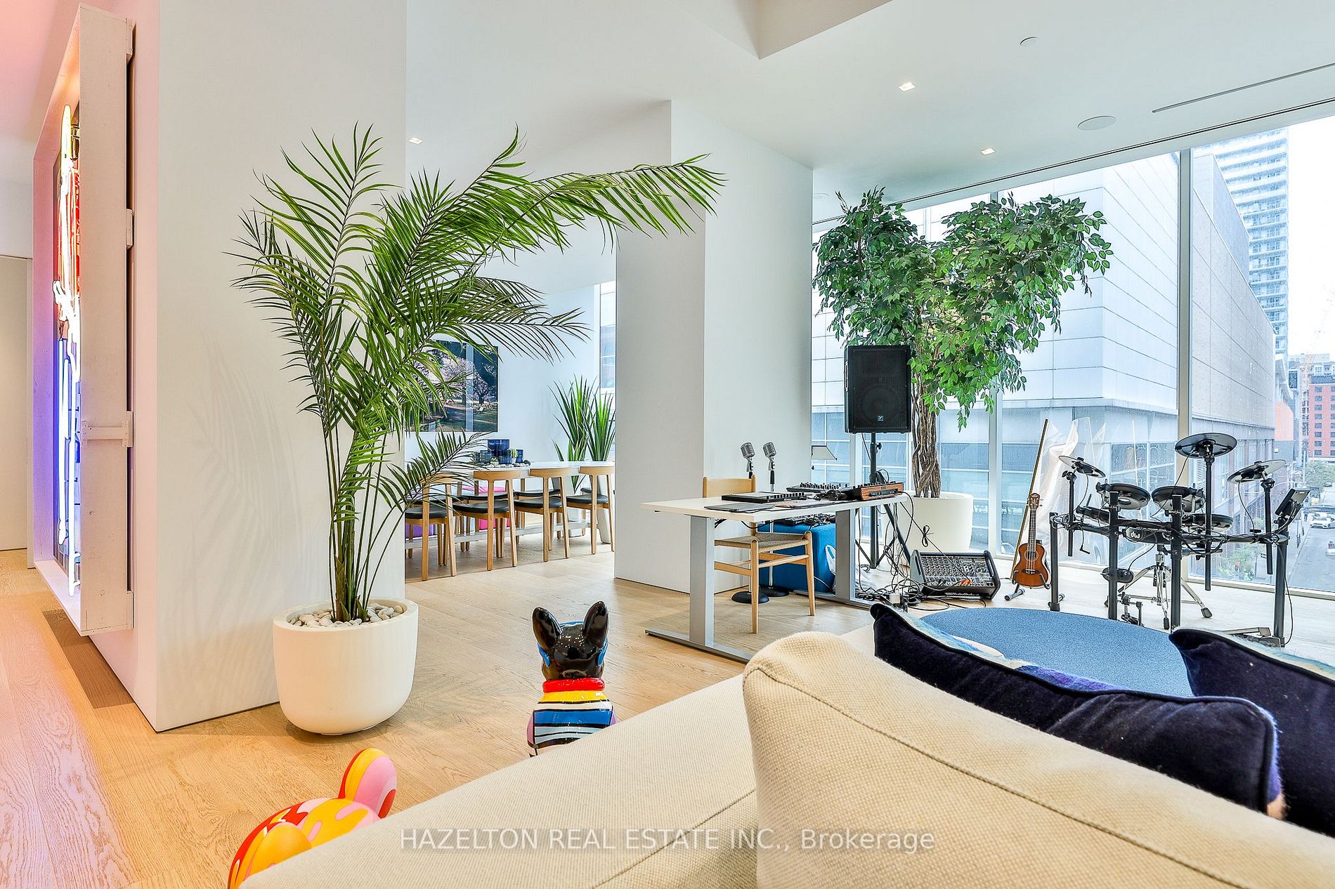 318 Richmond St W, #304