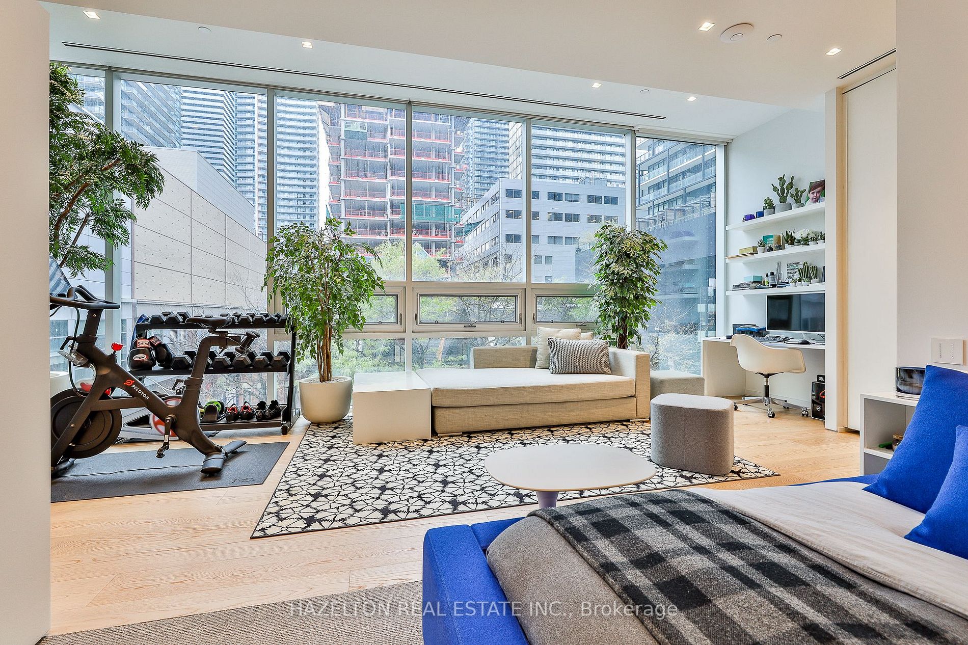 318 Richmond St W, #304