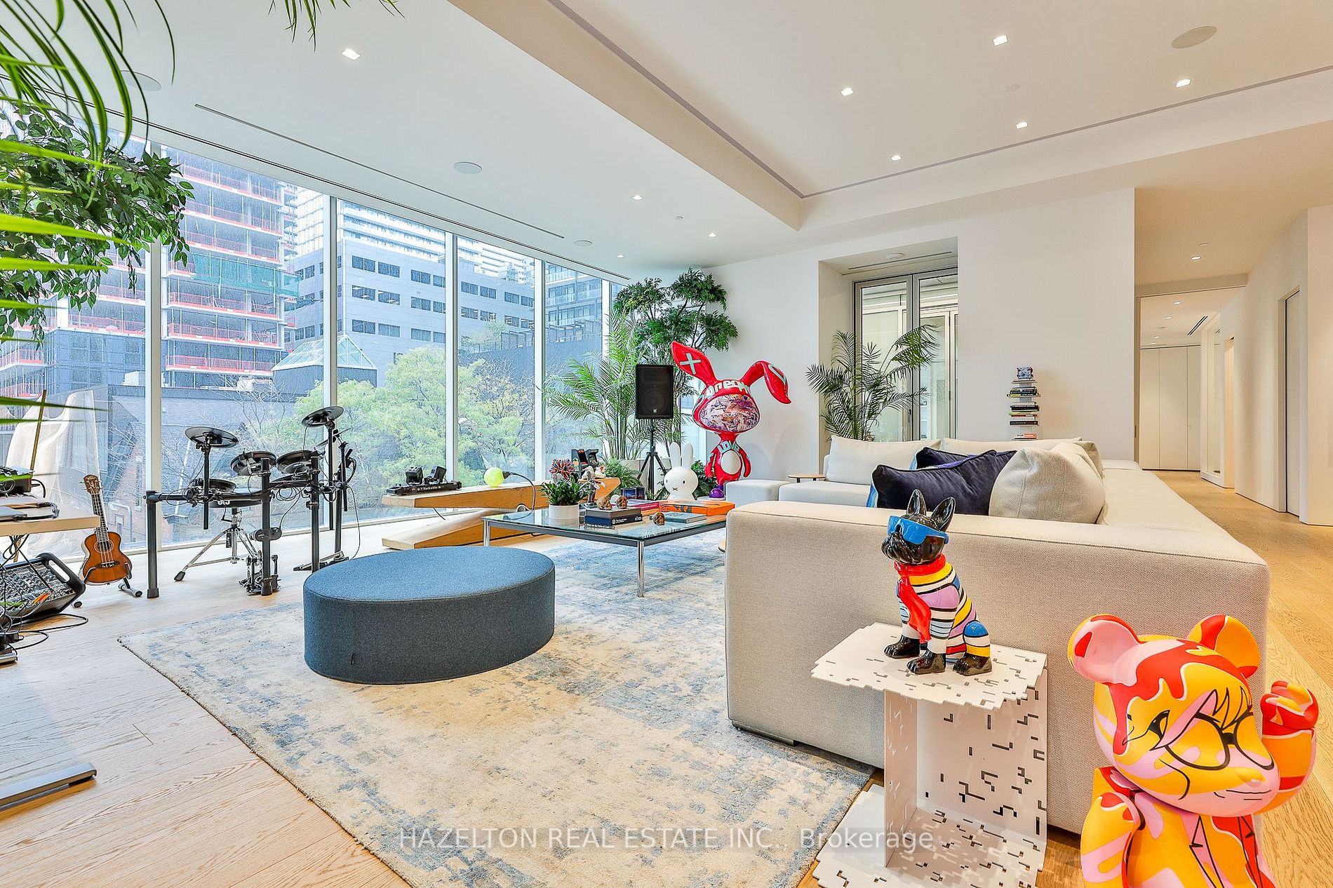318 Richmond St W, #304