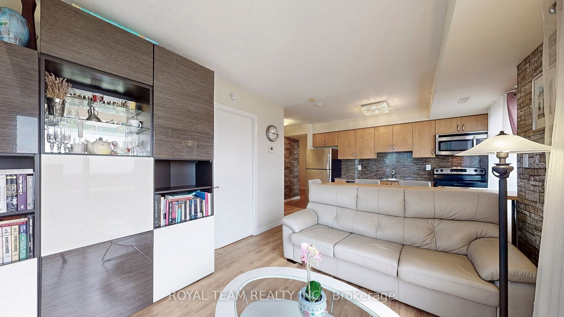 801 Sheppard Ave W, #806