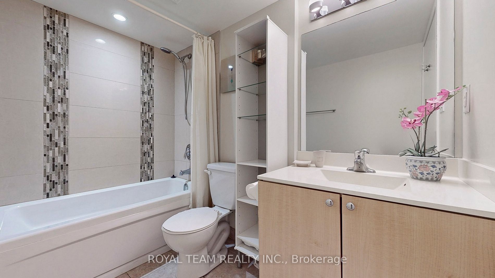 801 Sheppard Ave W, #806