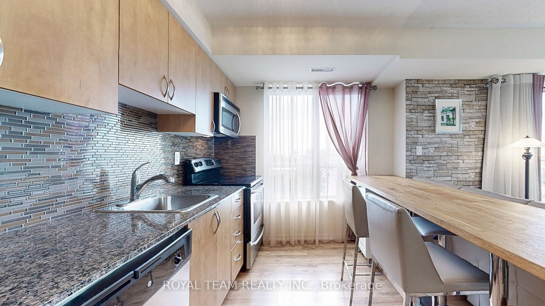801 Sheppard Ave W, #806