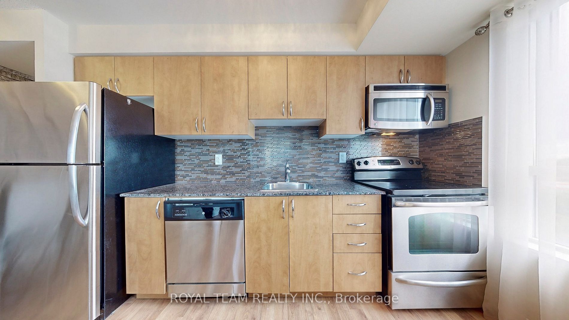 801 Sheppard Ave W, #806