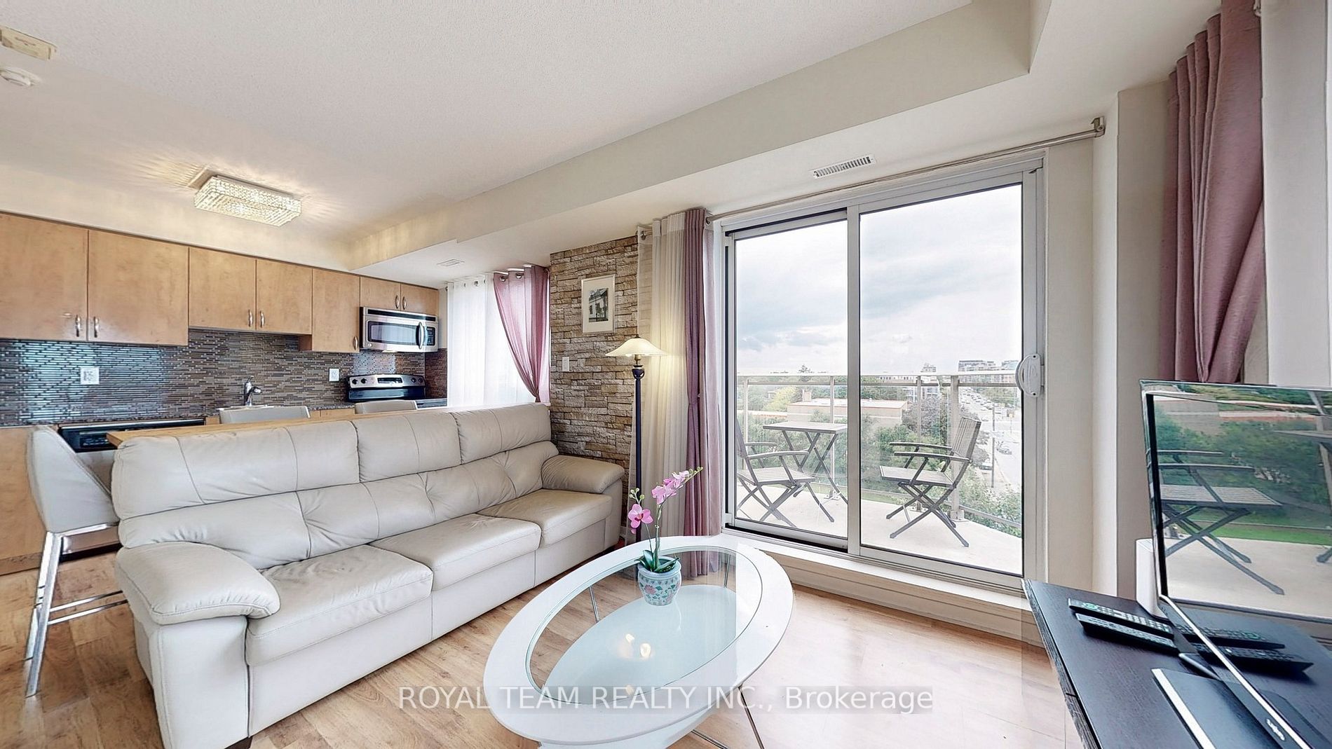 801 Sheppard Ave W, #806