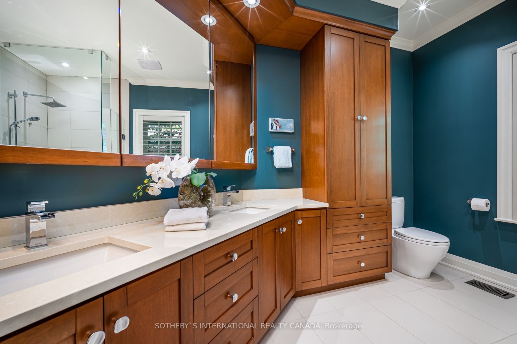 16 Clarendon Avenue